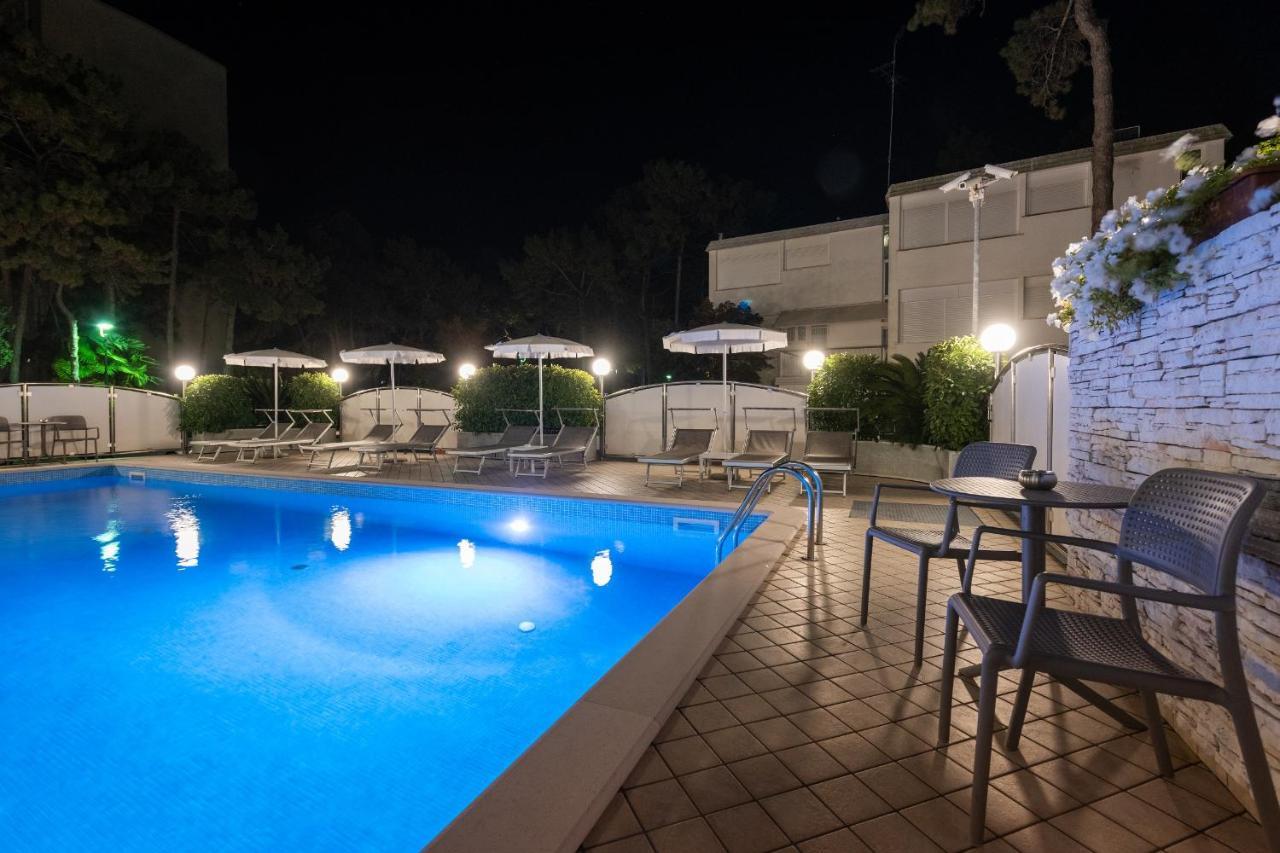 Hotel Croce Di Malta Lignano Sabbiadoro Extérieur photo