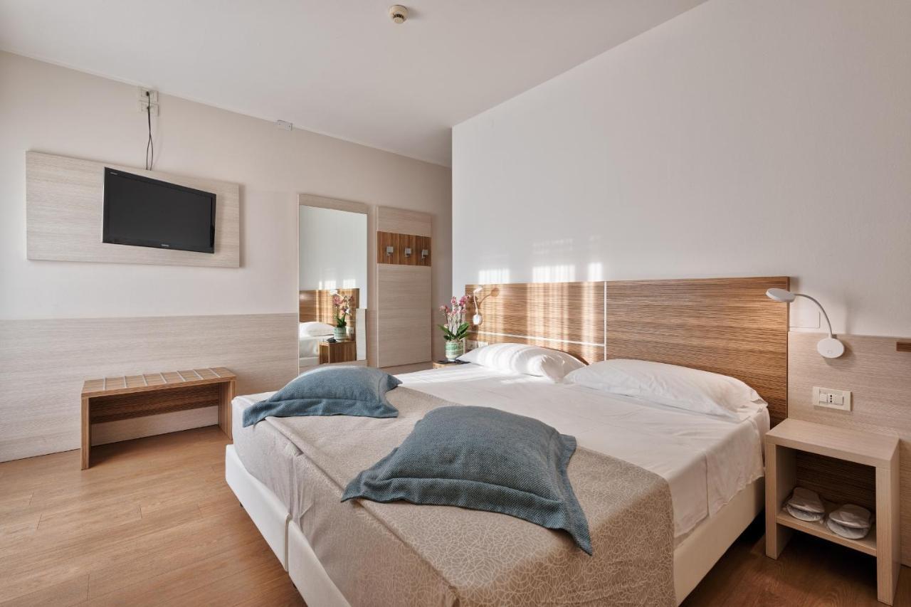 Hotel Croce Di Malta Lignano Sabbiadoro Extérieur photo