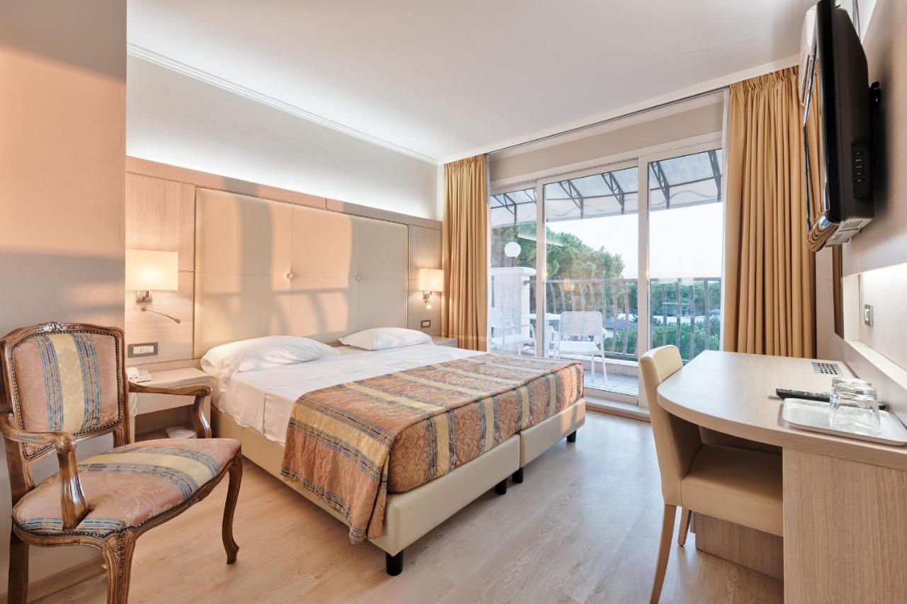 Hotel Croce Di Malta Lignano Sabbiadoro Extérieur photo