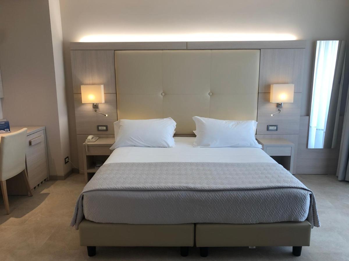 Hotel Croce Di Malta Lignano Sabbiadoro Extérieur photo