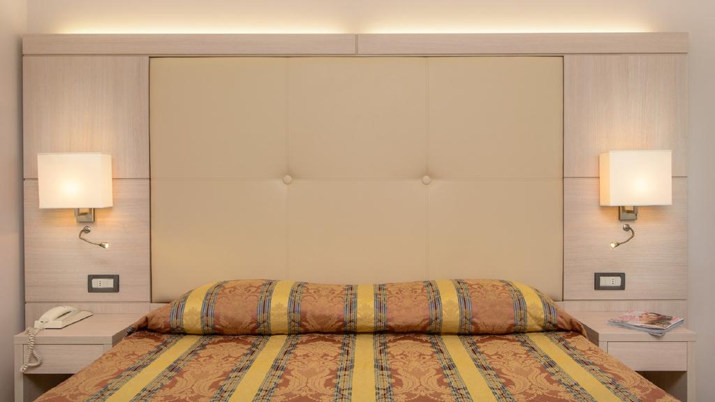Hotel Croce Di Malta Lignano Sabbiadoro Extérieur photo