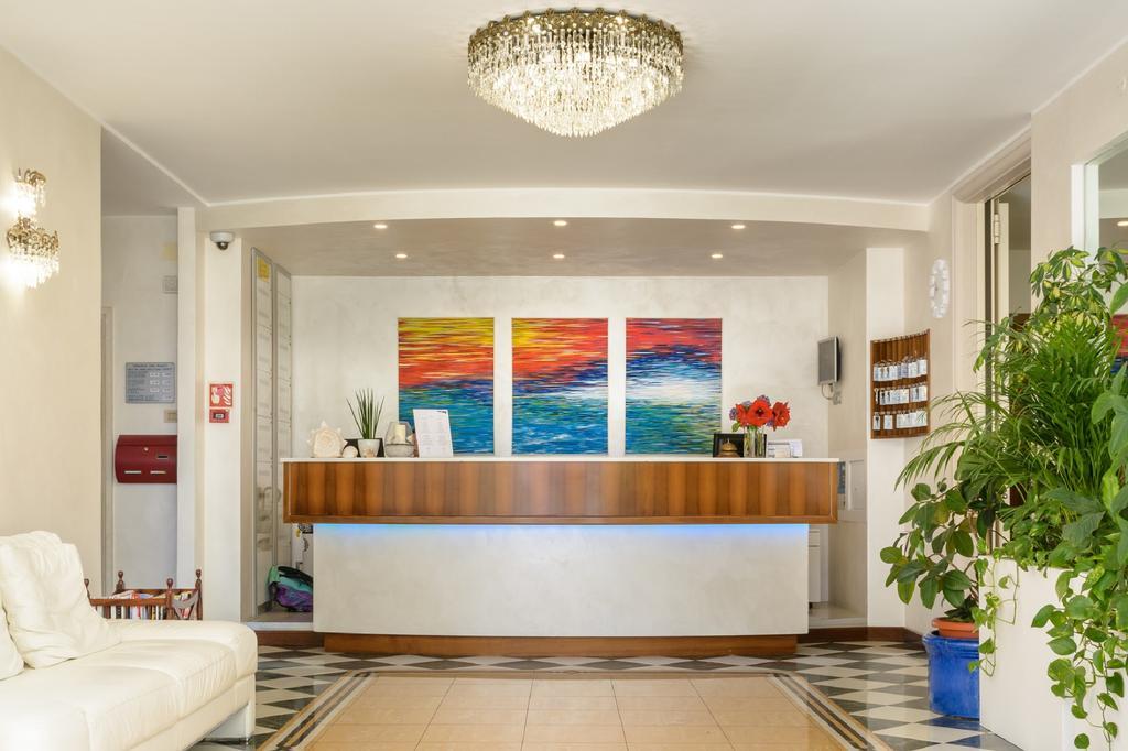 Hotel Croce Di Malta Lignano Sabbiadoro Extérieur photo